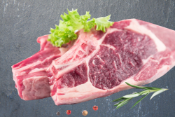Quelle: AdobeStock #205067579 Pinzgauer Naturland Dry Aged Cote De Boeuf roh